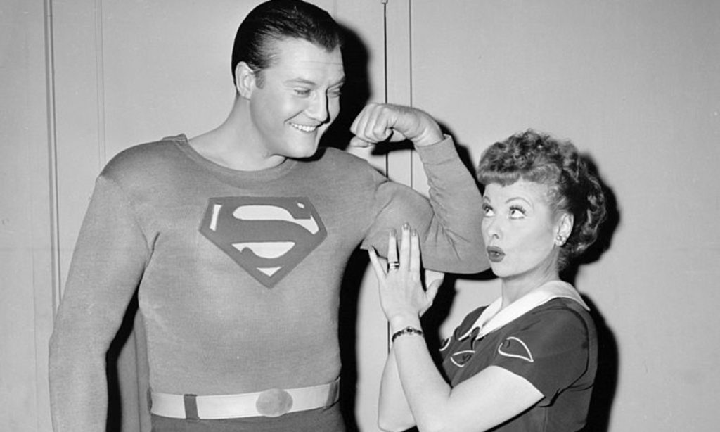 También George Reeves fue el actor que le tocó interpretar a Superman tanto en blanco y negro como su primer live action a color.